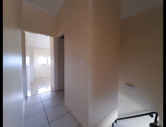6 BEDROOM APARTMENT FOR SALE IN UITZICHT